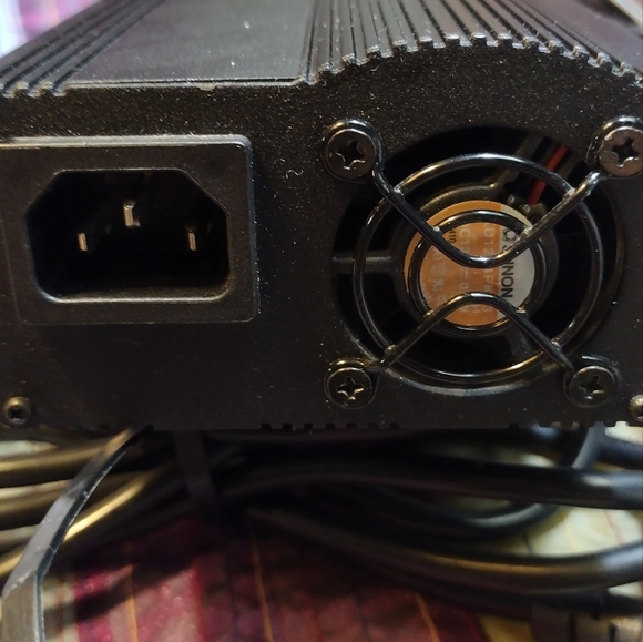 Original YHi AC Adapter Model number 090-02180-13 - Picture 3 of 5